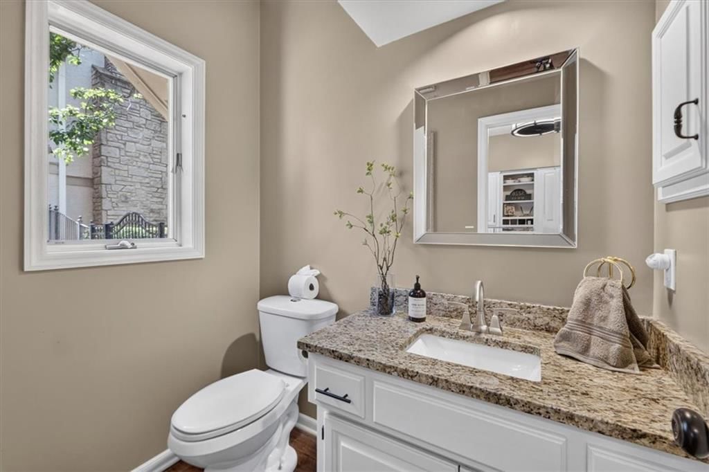5226 Mercier Street — photo 30