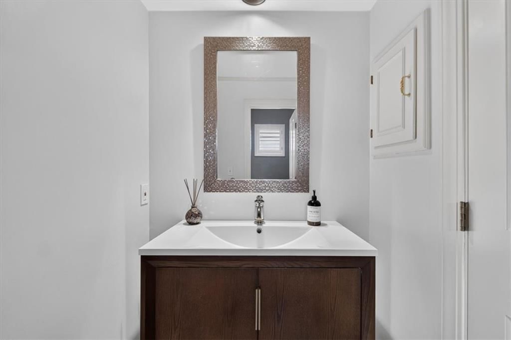5226 Mercier Street — photo 48