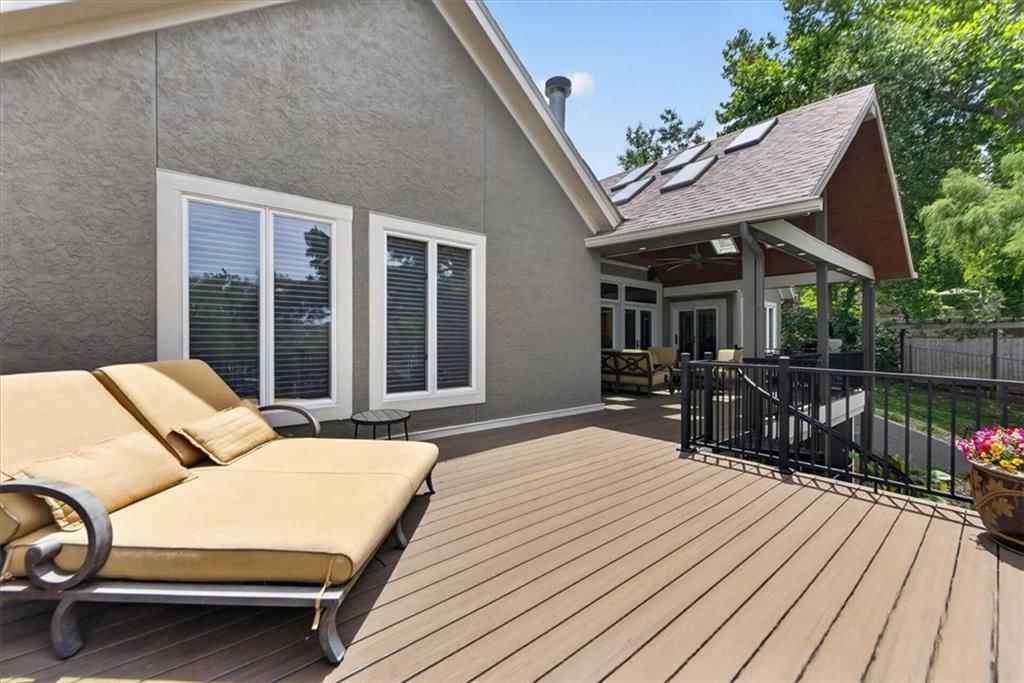 5226 Mercier Street — photo 80