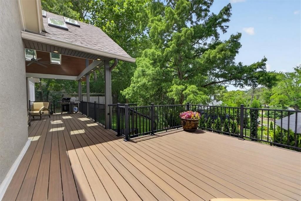 5226 Mercier Street — photo 82