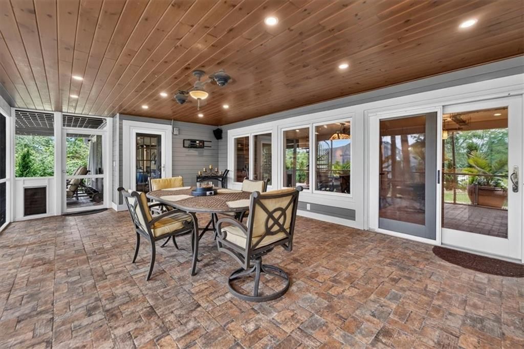 5226 Mercier Street — photo 85