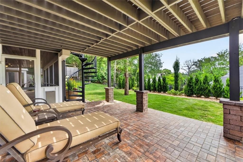 5226 Mercier Street — photo 88