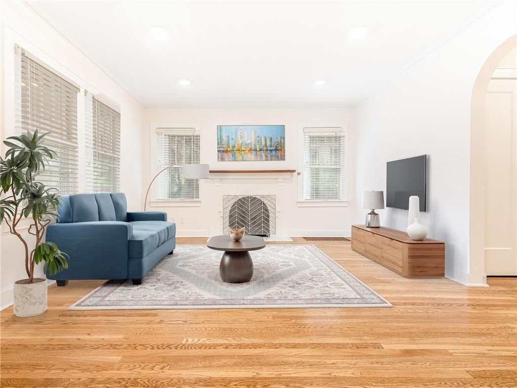 421 E 69th Terrace — photo 4