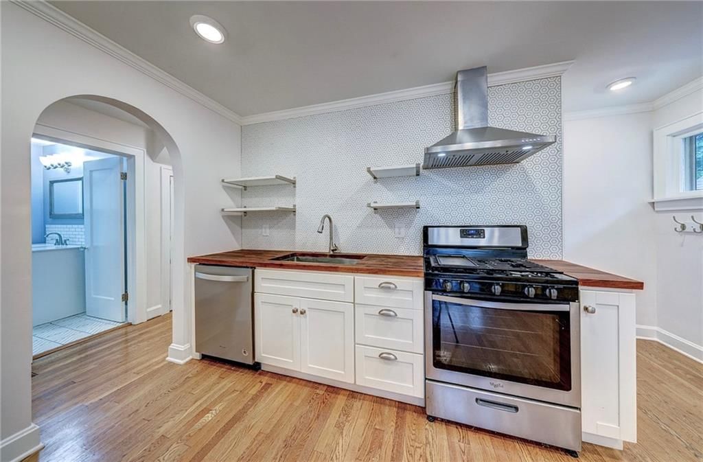 421 E 69th Terrace — photo 10