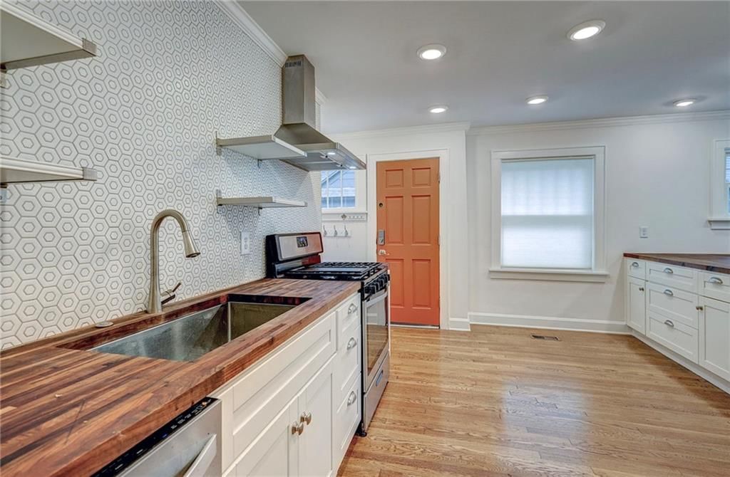 421 E 69th Terrace — photo 11