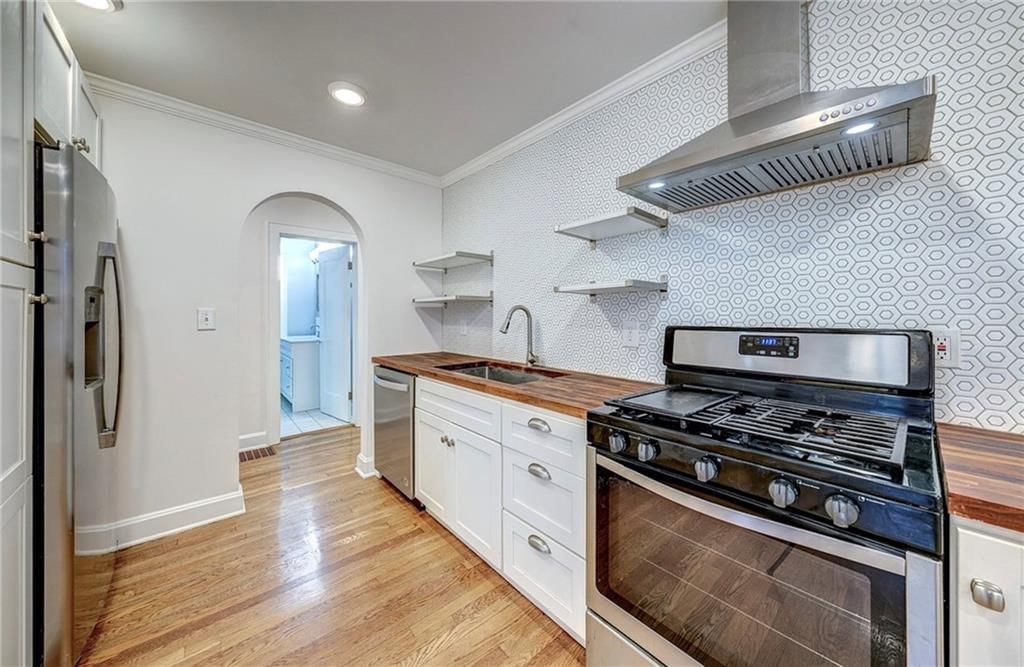 421 E 69th Terrace — photo 13