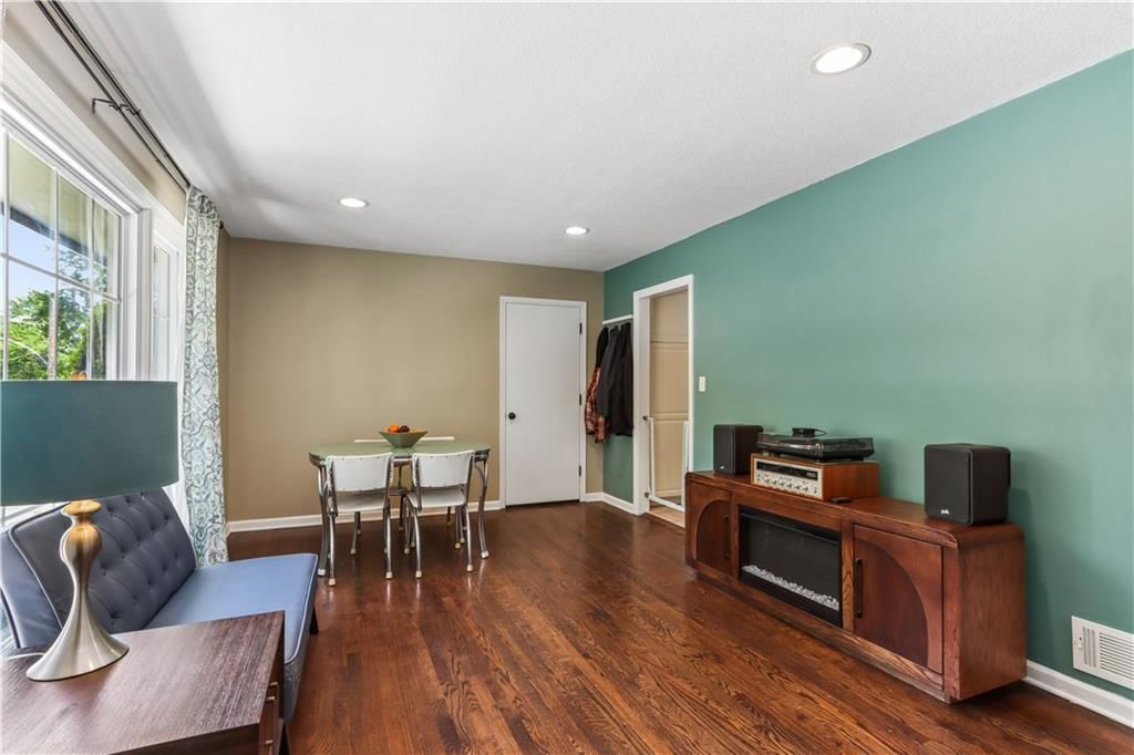 6109 W 54th Street — photo 3