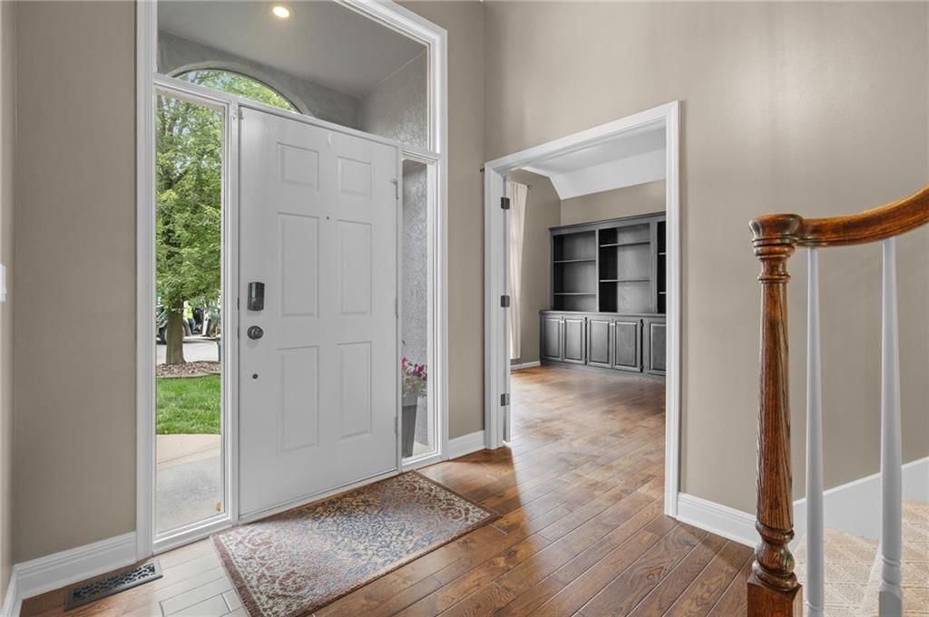5812 MANOR Lane — photo 7