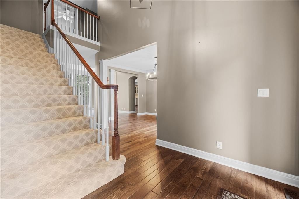 5812 MANOR Lane — photo 8