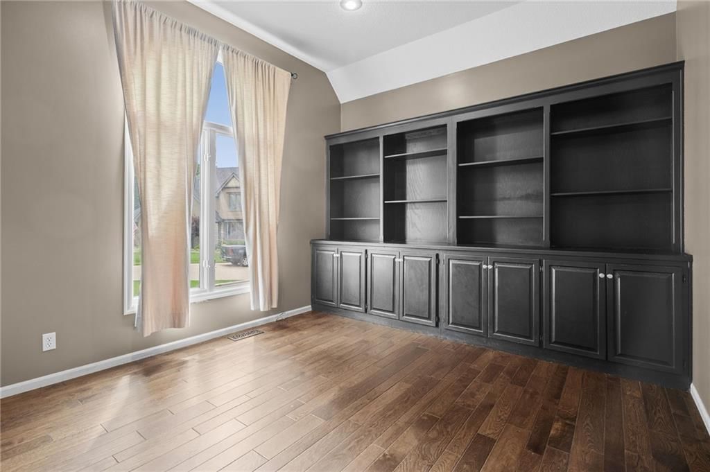 5812 MANOR Lane — photo 10