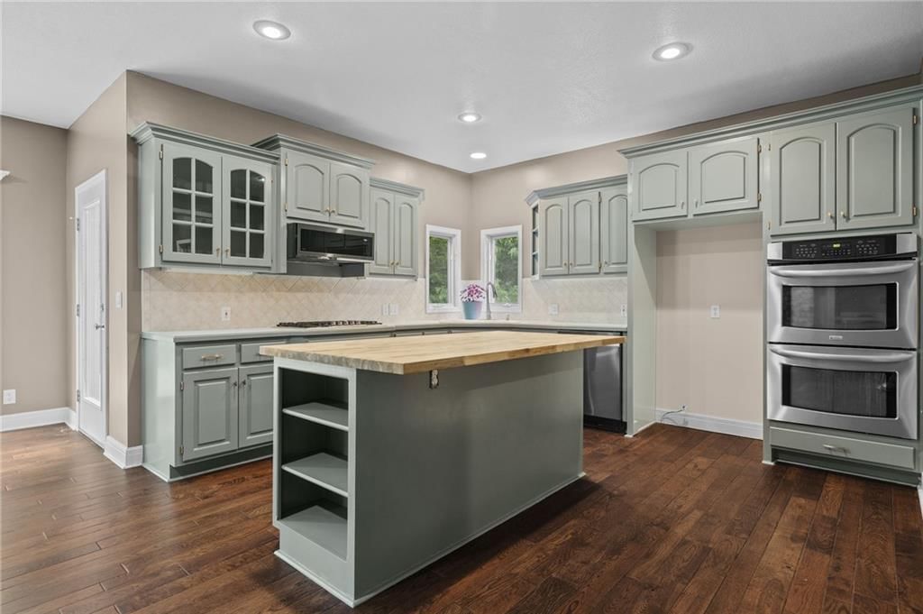 5812 MANOR Lane — photo 17