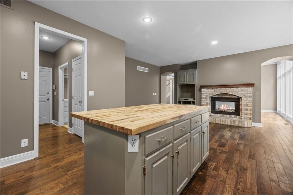 5812 MANOR Lane — photo 18