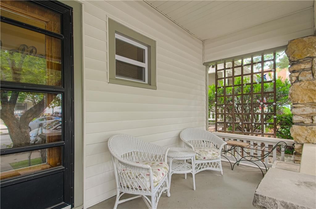 4215 Oak Street — photo 3