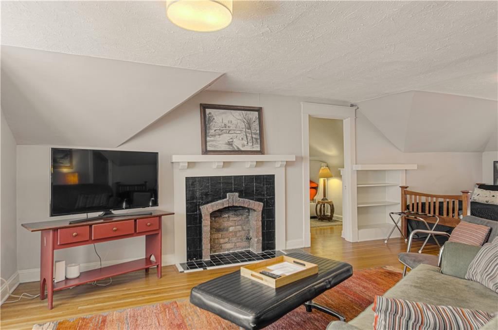 4215 Oak Street — photo 6
