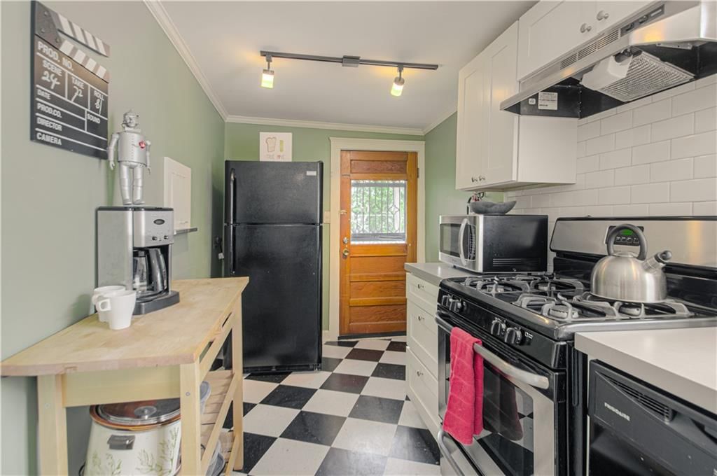 4215 Oak Street — photo 20