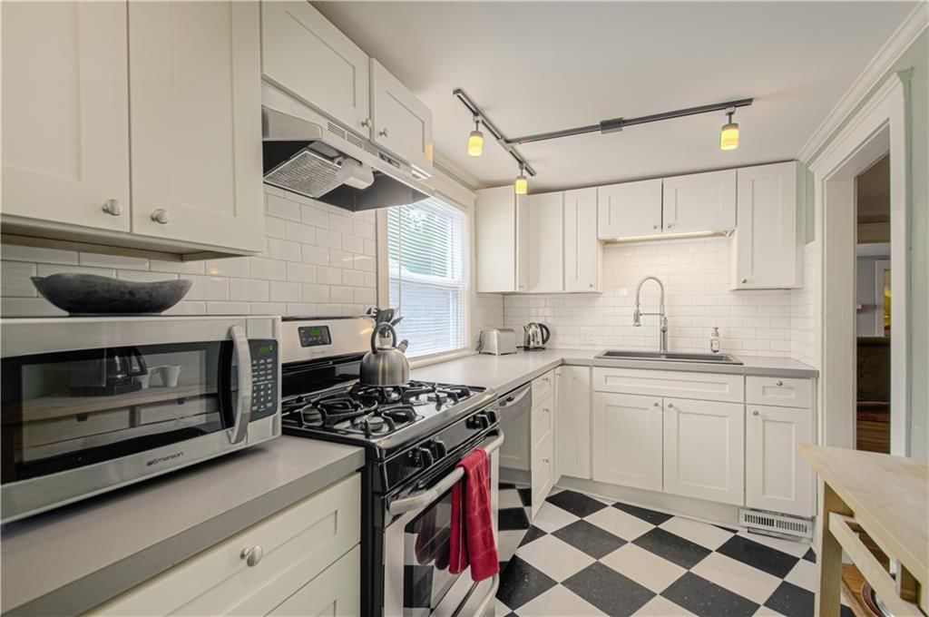 4215 Oak Street — photo 23