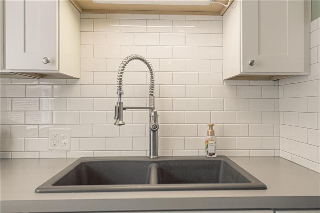 4215 Oak Street — photo 24