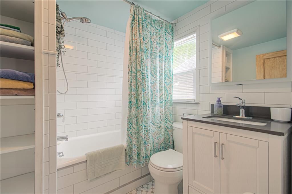 4215 Oak Street — photo 30