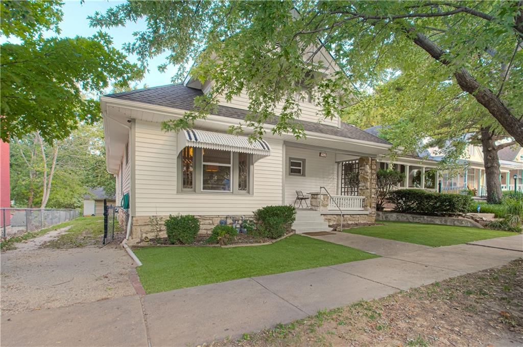 4215 Oak Street — photo 44