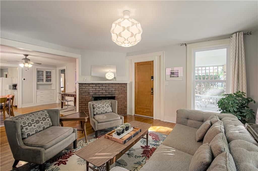 4215 Oak Street — photo 52