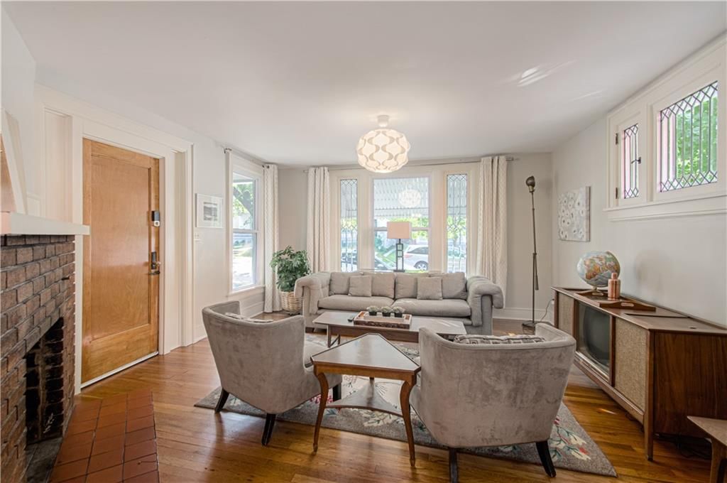 4215 Oak Street — photo 53
