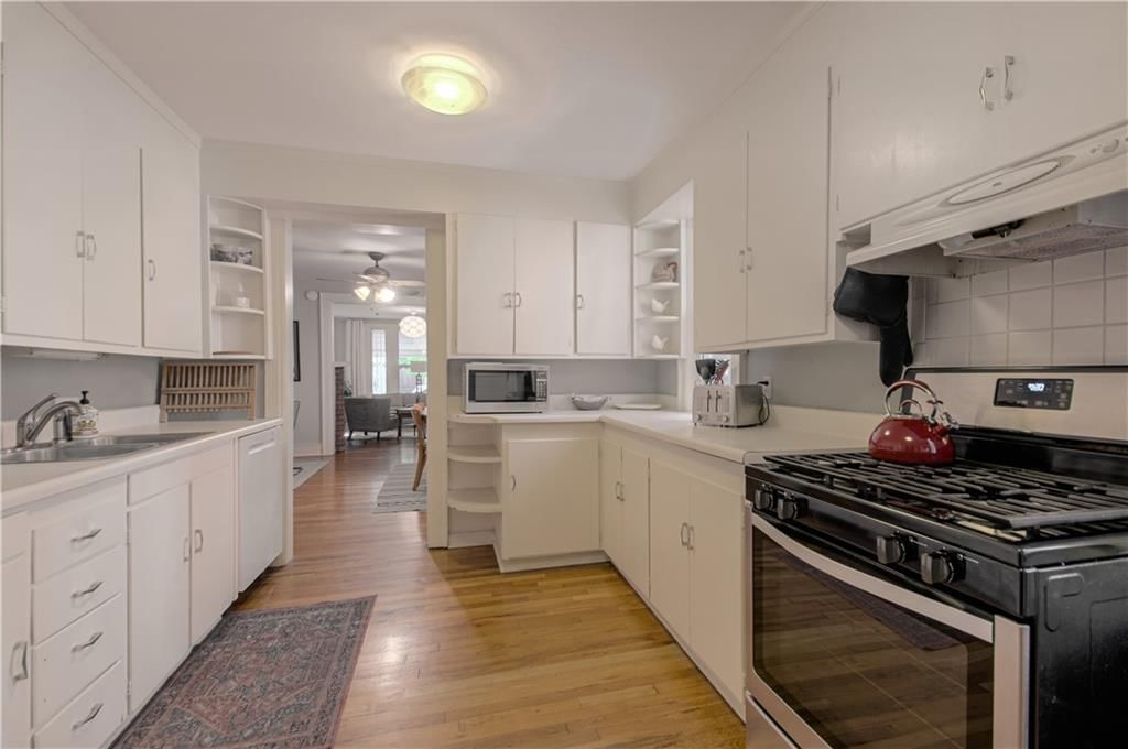 4215 Oak Street — photo 63
