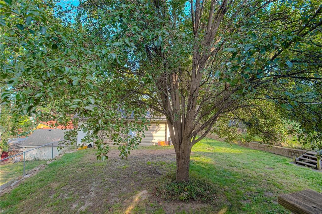 4215 Oak Street — photo 78