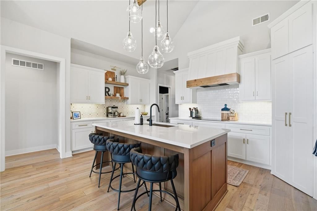 161 NW Carson Drive — photo 5
