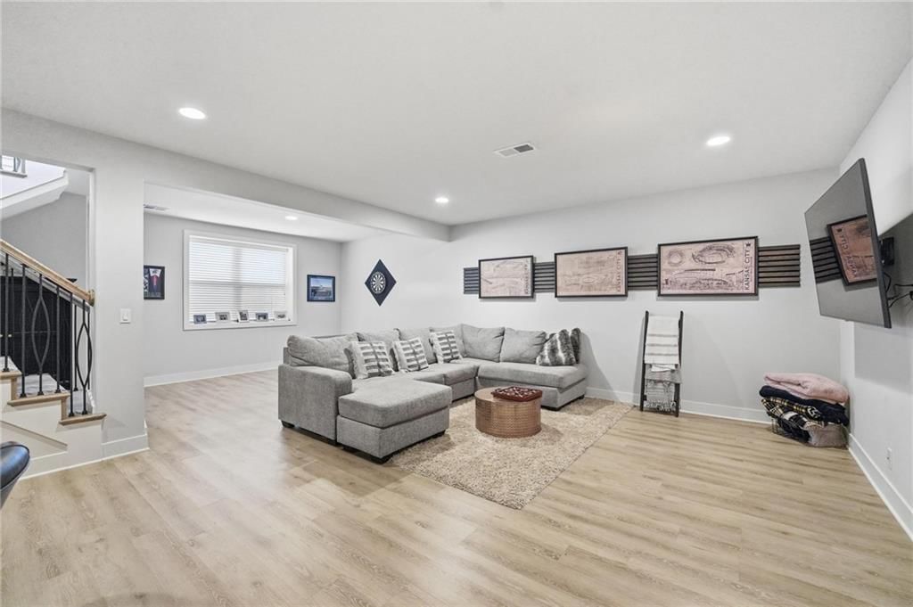 161 NW Carson Drive — photo 24