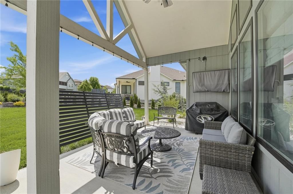 161 NW Carson Drive — photo 35