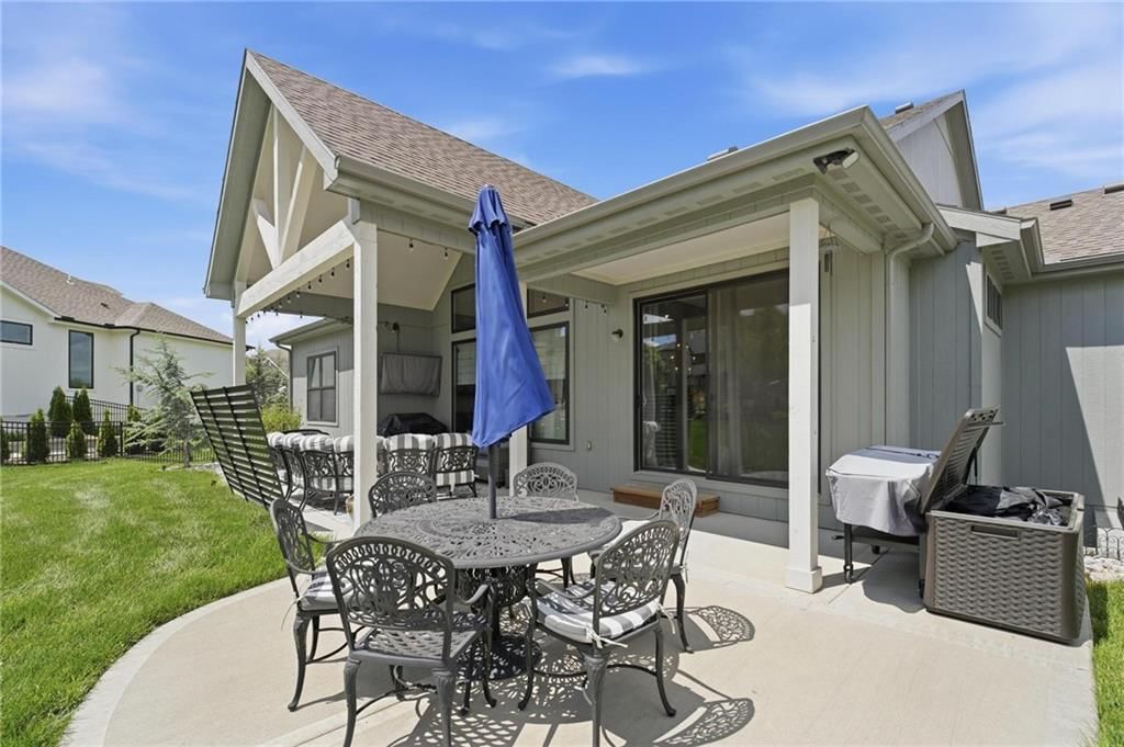 161 NW Carson Drive — photo 36