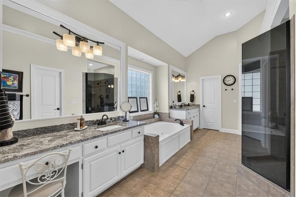 2313 NE Lake Breeze Lane — photo 25