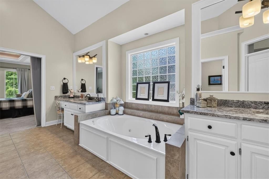 2313 NE Lake Breeze Lane — photo 26