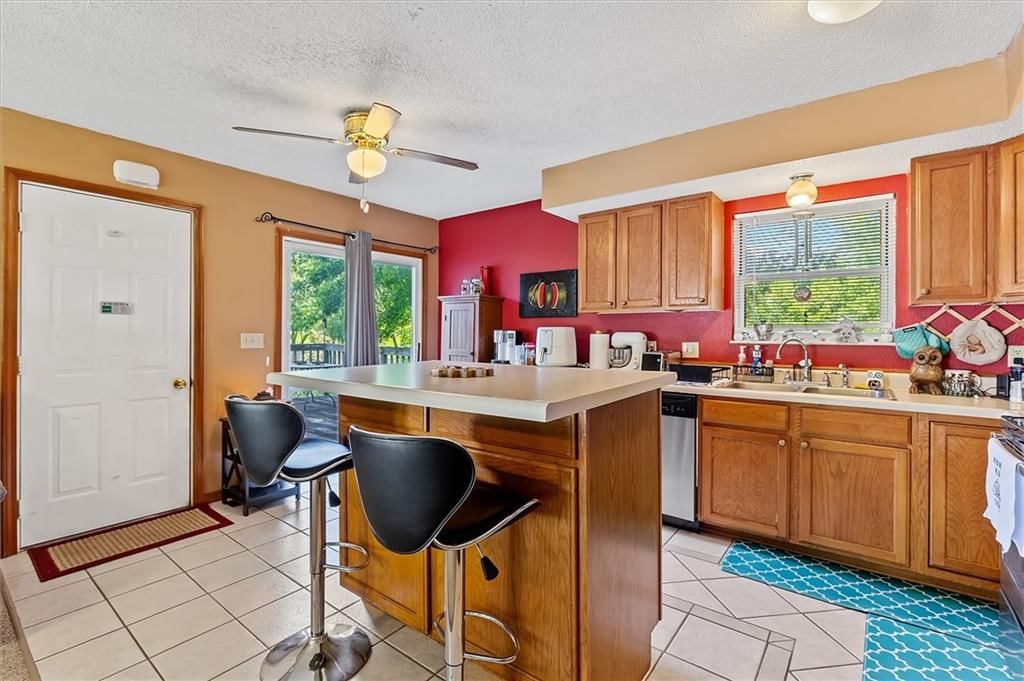 908 Broadway Street — photo 11