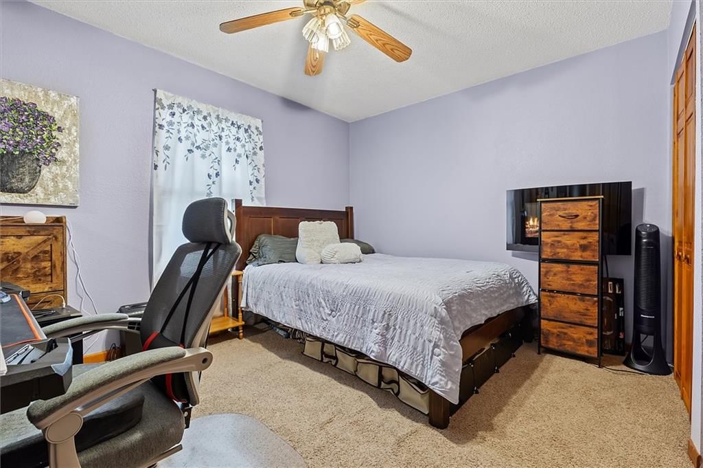 908 Broadway Street — photo 16