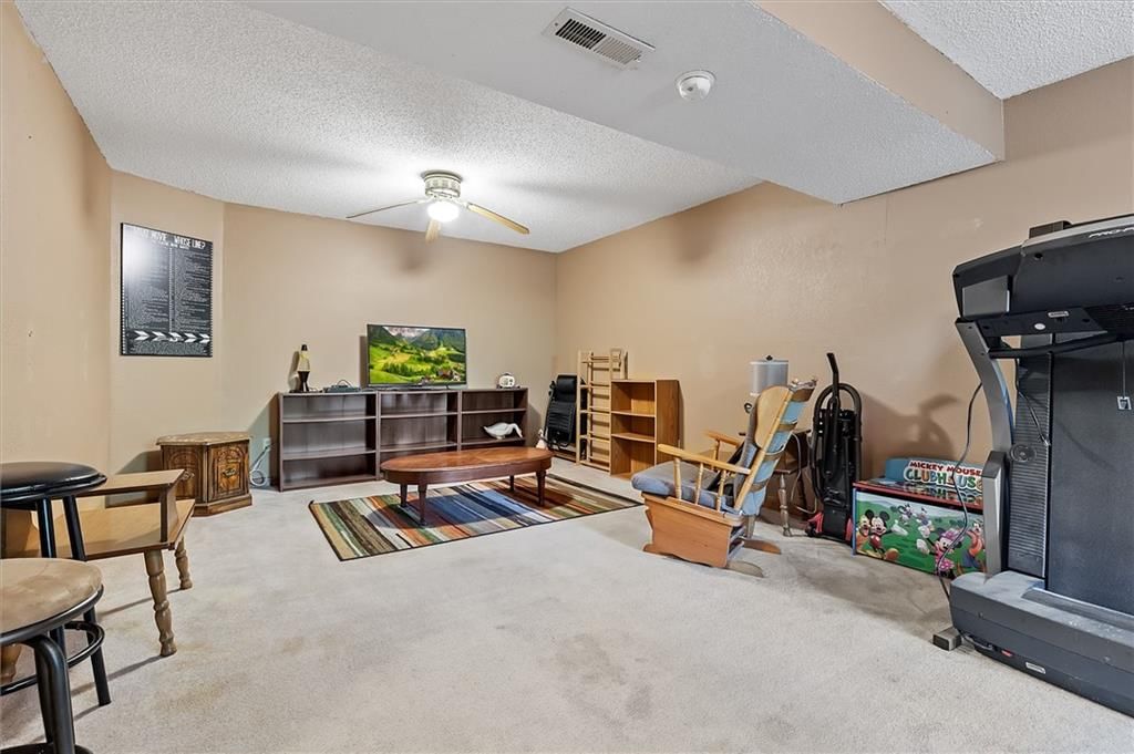 908 Broadway Street — photo 20