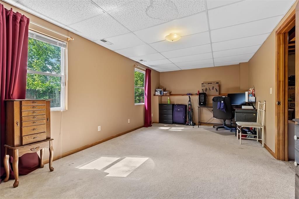 908 Broadway Street — photo 22