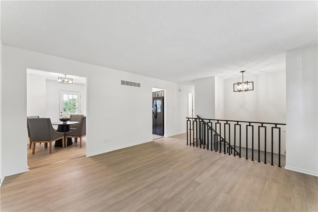 5421 Crest Drive — photo 8