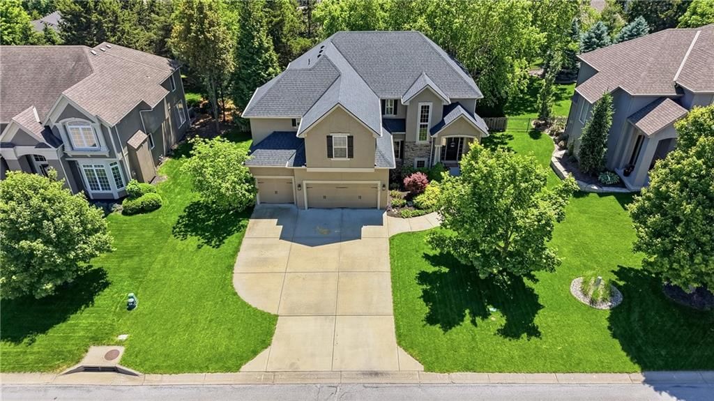 1413 NE Kenwood Circle — photo 3