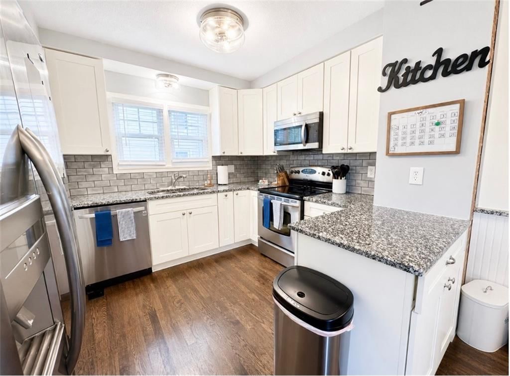 145 Allcutt Avenue — photo 2