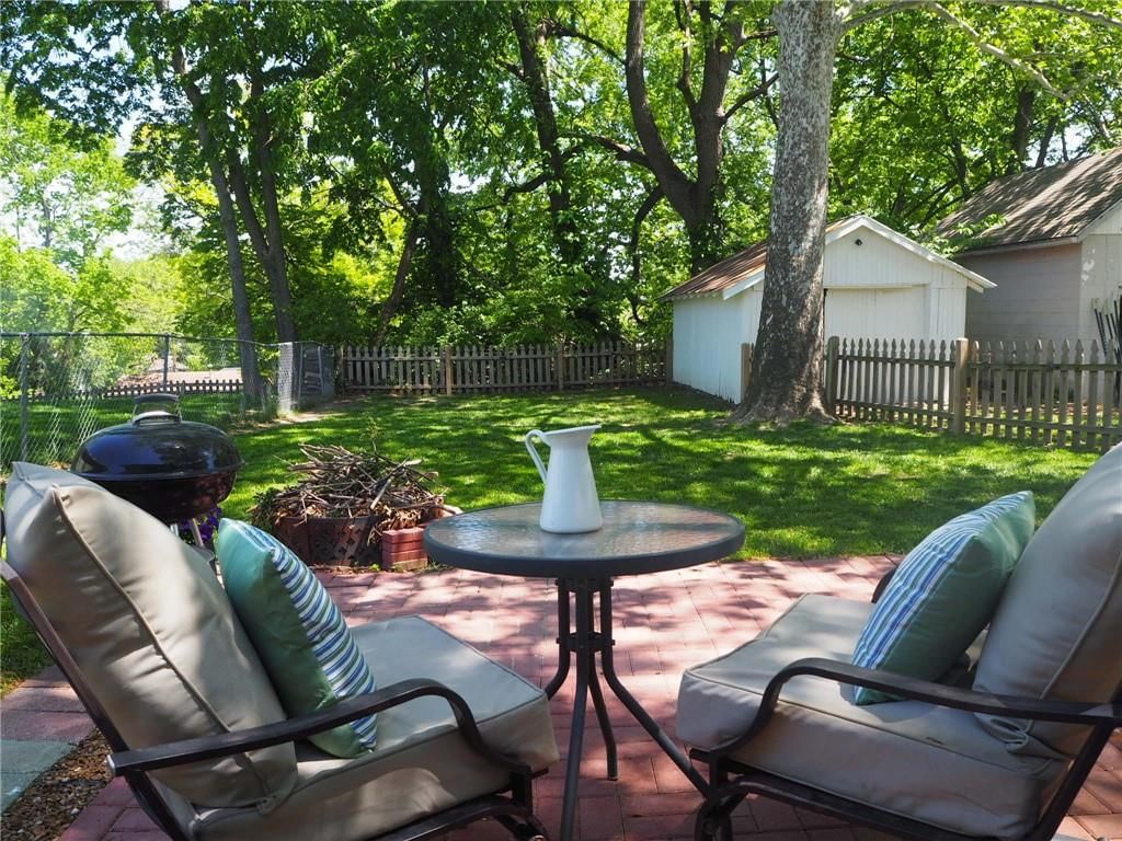145 Allcutt Avenue — photo 3