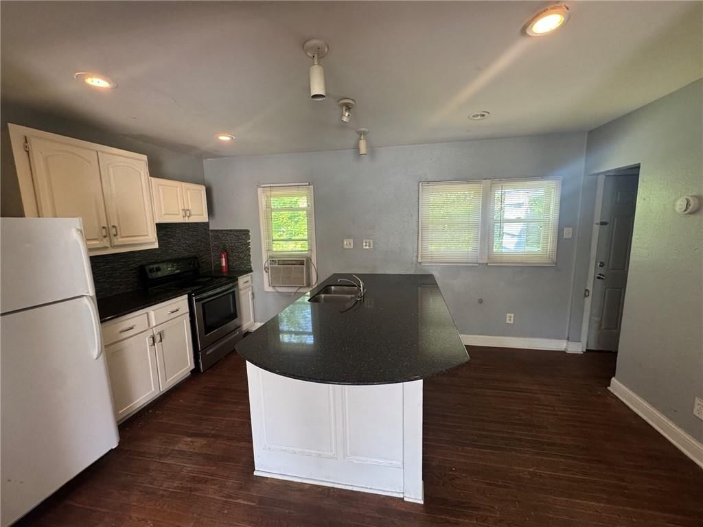 124 S Forest Avenue — photo 9