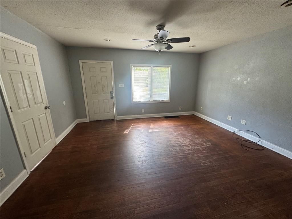 124 S Forest Avenue — photo 13