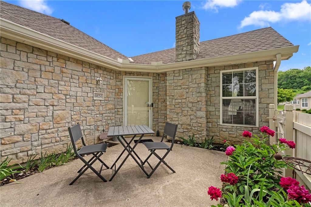 6024 NE KENSINGTON Court — photo 1