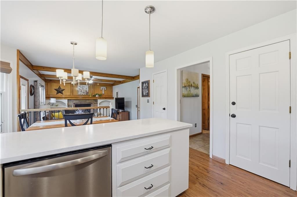 8050 Lakeview Avenue — photo 10