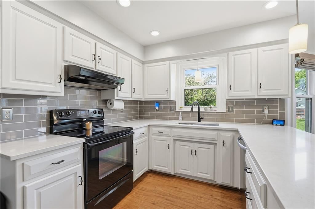 8050 Lakeview Avenue — photo 11