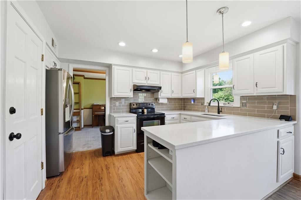 8050 Lakeview Avenue — photo 12