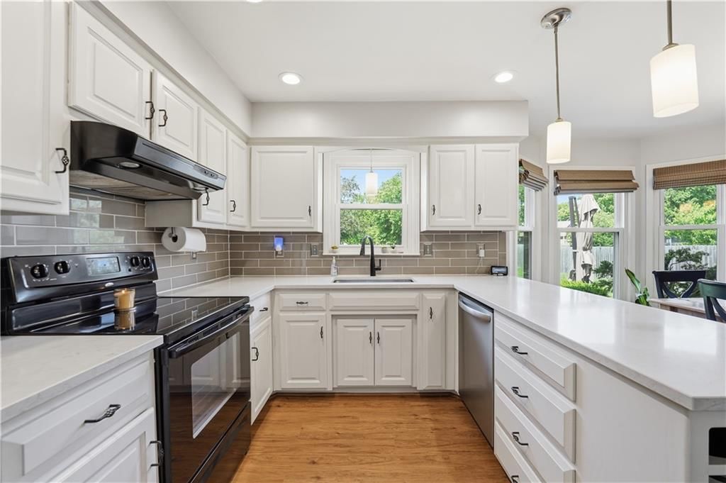 8050 Lakeview Avenue — photo 13
