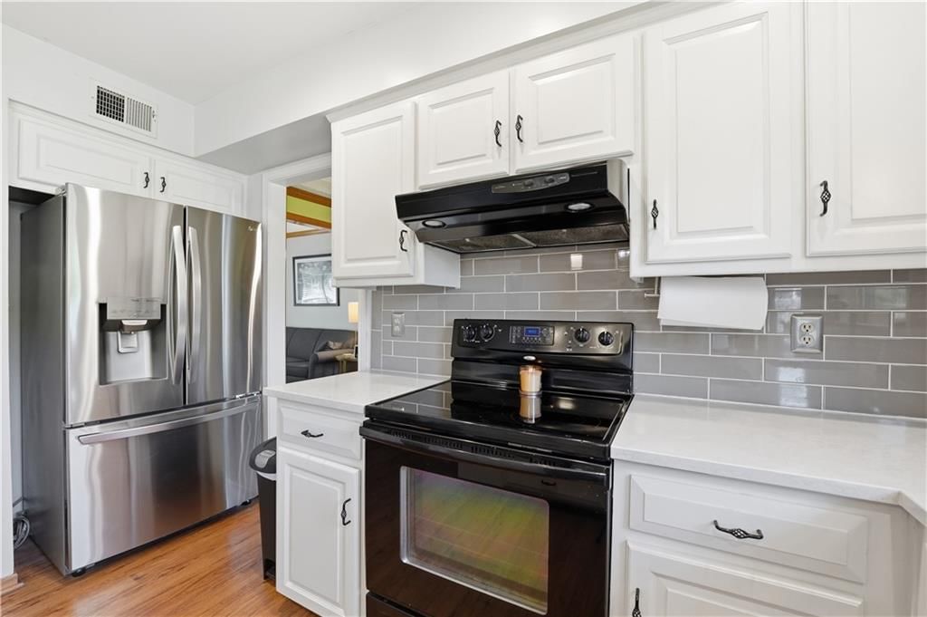 8050 Lakeview Avenue — photo 14