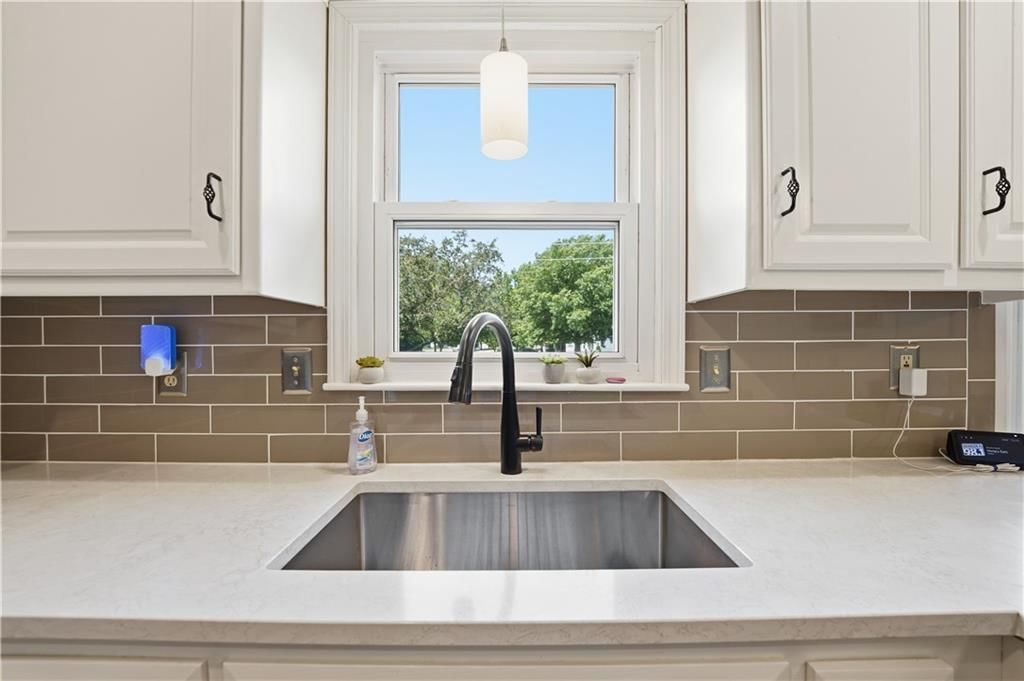 8050 Lakeview Avenue — photo 15
